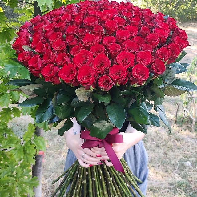 Букет з 101 троянди висотою 100 см