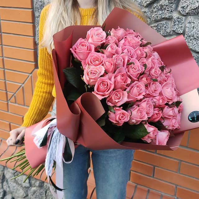 Монобукет ружевих троянд коралового кольору