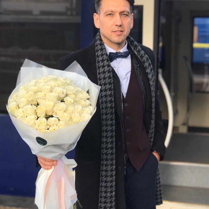 Букет білих троянд