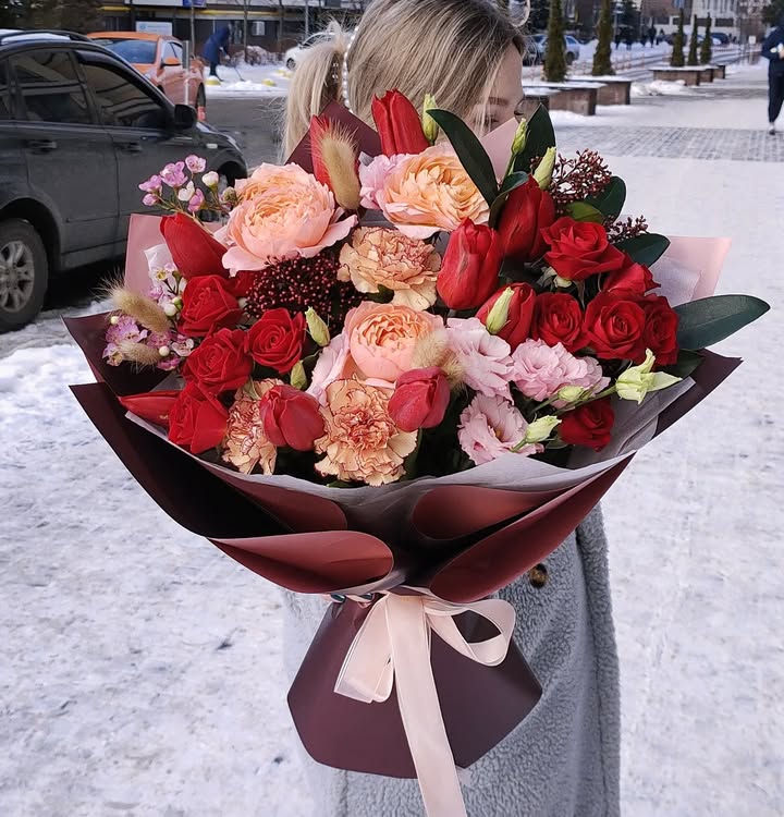 Подарунковий бордовий букет для свята