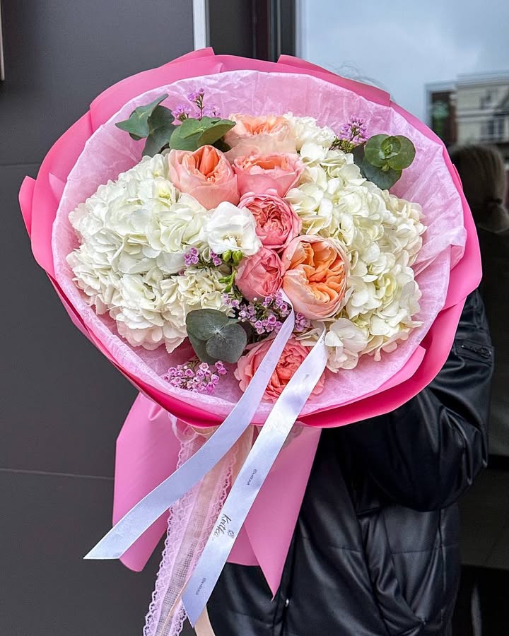 Неймовірний букетик PINK з рожевими та білими квітами