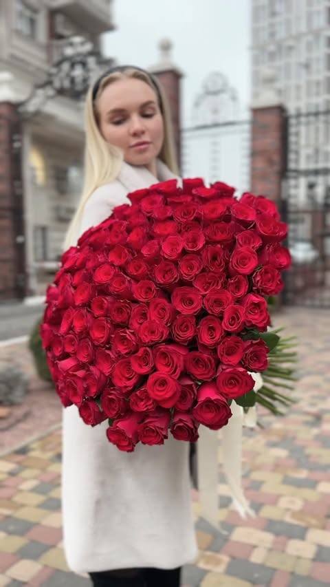 Букет з 101 червоної рози