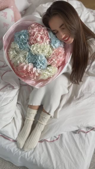 Букет з ніжних гортензій у пастельних відтінках