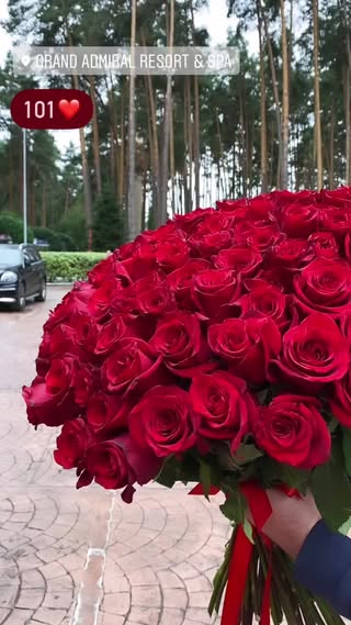 Букет із 101 червоної троянди преміум класу