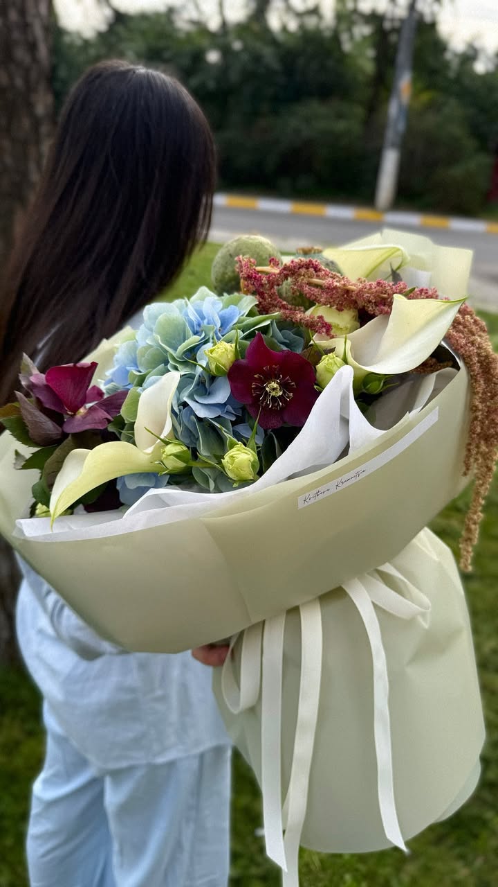 Авторський букет з гортензією, каллами та амарантом