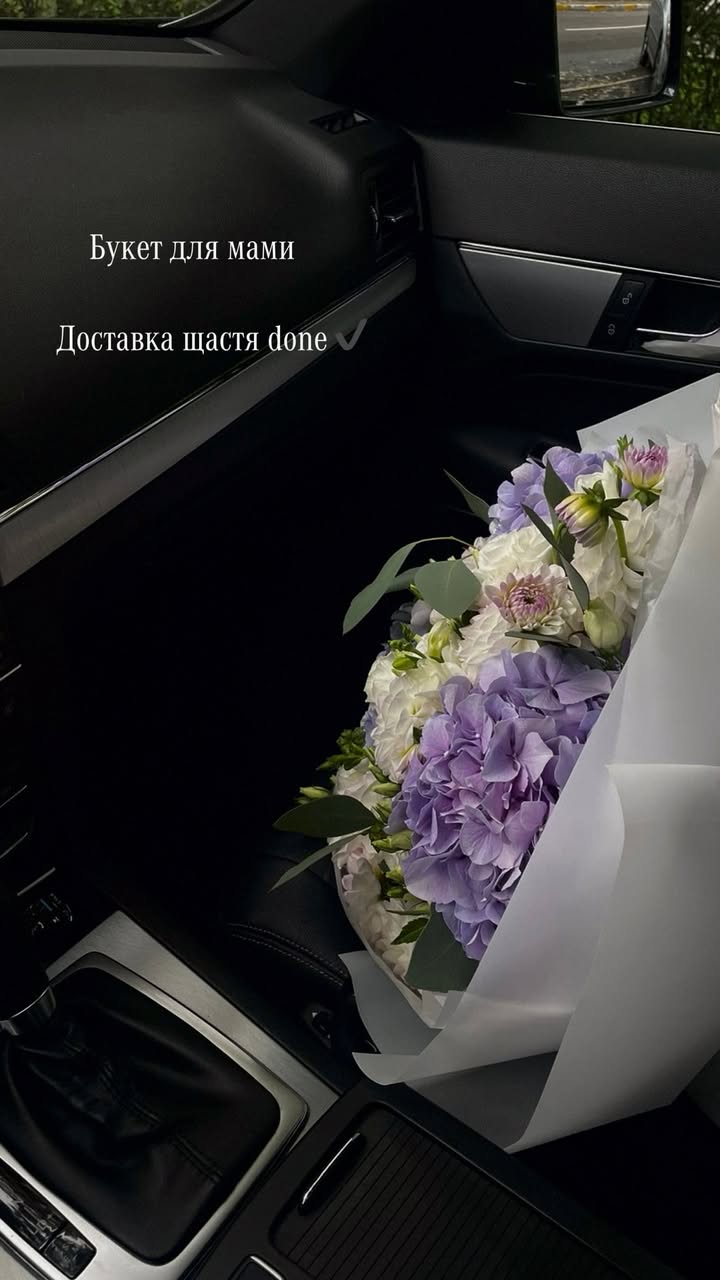 Букет для мами з сиреневою гортензією та білими квітами