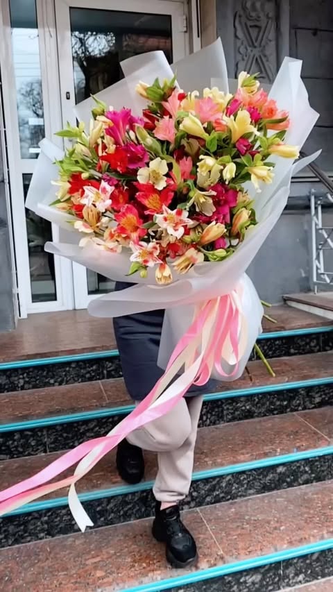 Large Volume Bouquet of Multicolor Alstroemerias