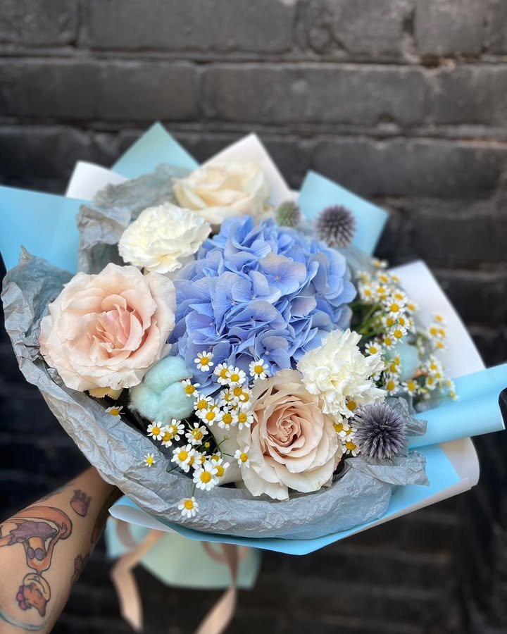 Bouquet of Blue Hydrangea and Cream Roses with Chamomile